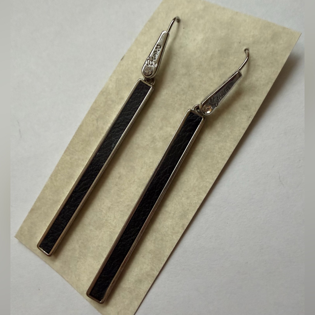 Guess Black Silver Earrings W Leather Texture 21$